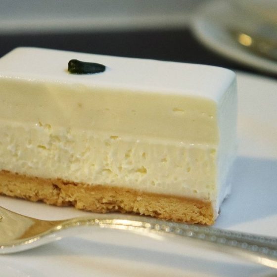 「しろたえ赤坂」のレアチーズケーキを食べてタイムスリップ！？たった２７０円で満足できる老舗洋菓子店の秘密は“素朴さ”にあり！