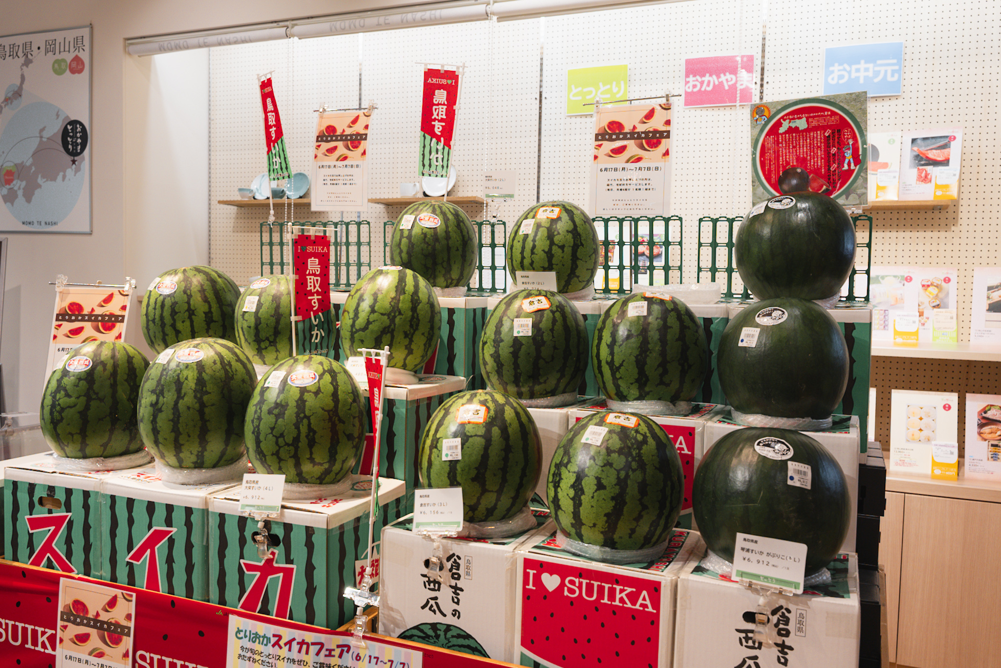 【鳥取県アンテナショップ】史上最高糖度のすいか！果物を“どーん”と楽しめる限定パフェがすごかった