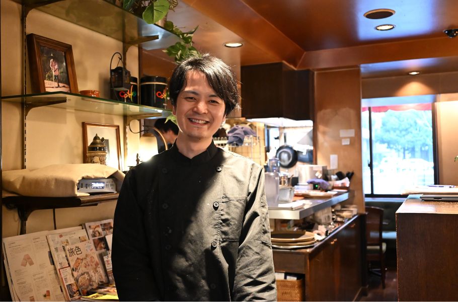 20代で3店舗まで経営したパティシエが、老舗喫茶店を受け継ぐ理由──大阪・堺筋本町「自家焙煎珈琲 濱田屋」