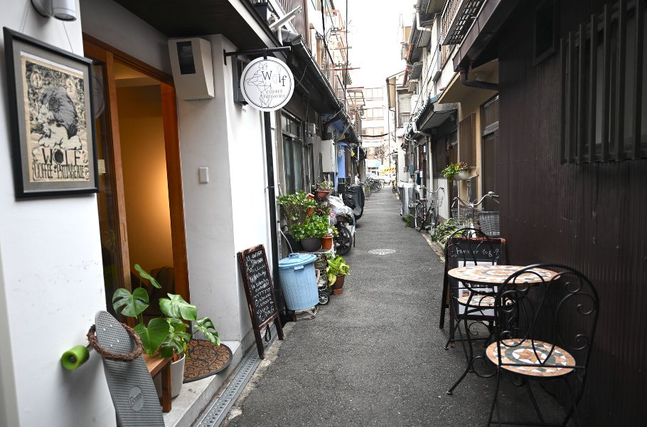 都会の路地裏に隠れた名店！大阪・中崎町の「Wolf COFFEE PATISSERIE」で月の満ち欠けに関わるスイーツを楽しもう 