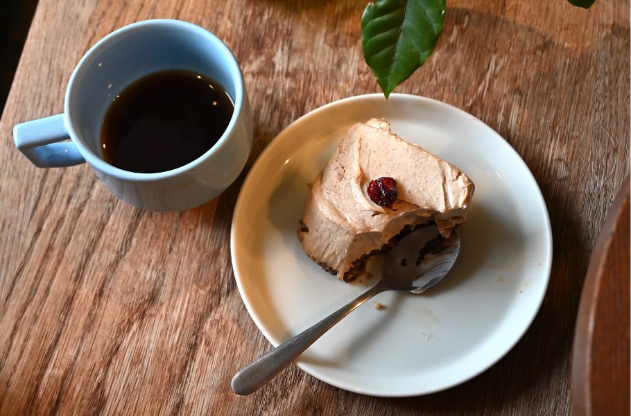 こんなティラミス初めて！と話題沸騰中。「ROOT COFFEE」（大阪・桃谷）“門外不出”の濃厚ティラミスを食べてみた